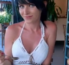  Buttplug-Bikini Gets Creampied..